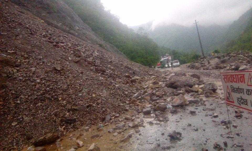 पृथ्वी राजमार्ग खोल्न दुई दिन लाग्ने