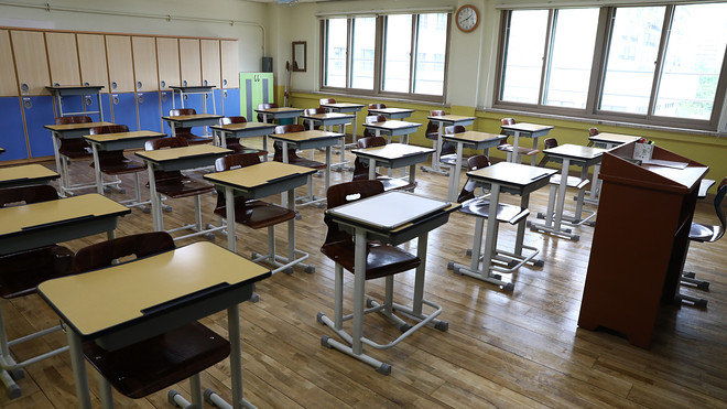 दक्षिण कोरियामा कोरोना संक्रमणमा फेरि वृद्धि भएपछि सयौं विद्यालय बन्द
