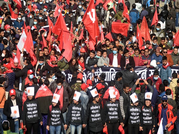 दाहाल-नेपाल समूहको शक्ति प्रदर्शनले काठमाडौँको सवारी अस्तव्यस्त