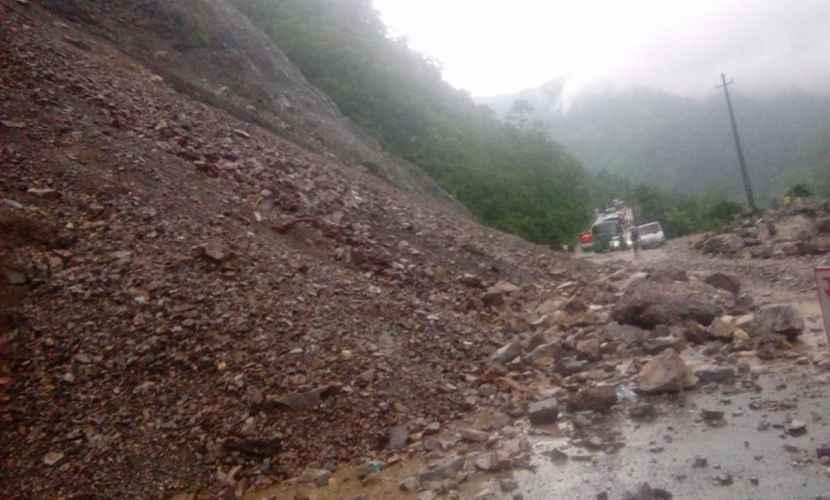 बझाङको थलारा गाँउपालिका वडा नं ४ डिख्लामा गएराति पहिरो जाँदा २३ जना बेपत्ता