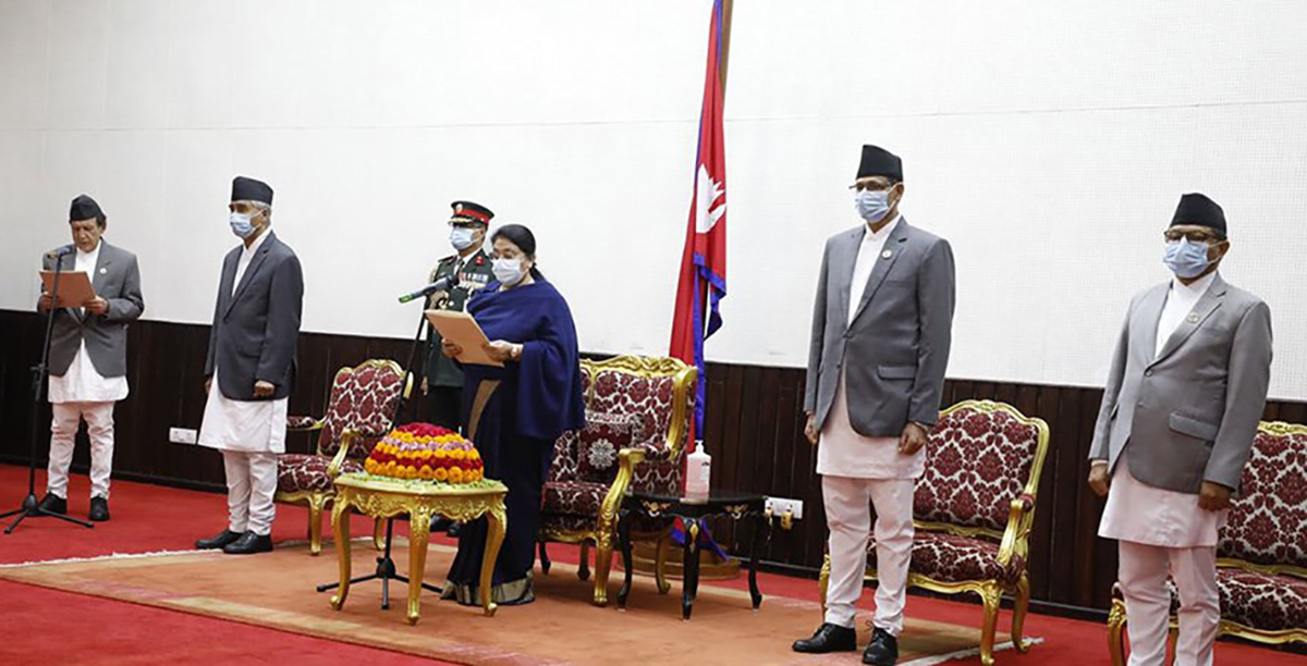 नवनियुक्त परराष्ट्रमन्त्री डा नारायण खड्काले पद तथा गोपनीयताको सपथ