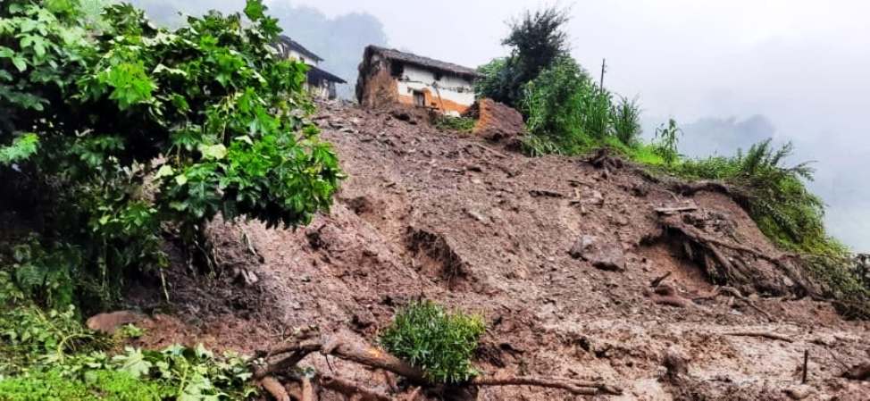 गुल्मीमा पहिरोले घर पुरिँदा चार जनाको मृत्यु