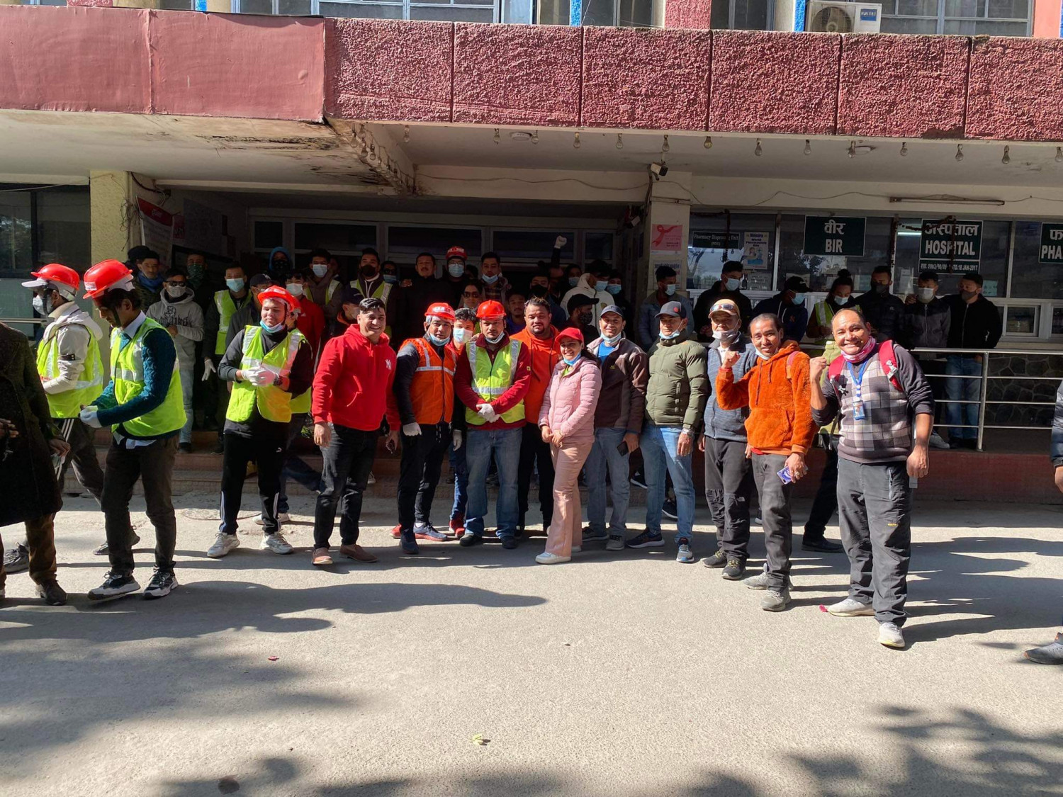 पिपुल्स भोलिन्टियर्सद्धारा वीर अस्पतालमा सरसफाई कार्यक्रम (तस्बीरसहित)