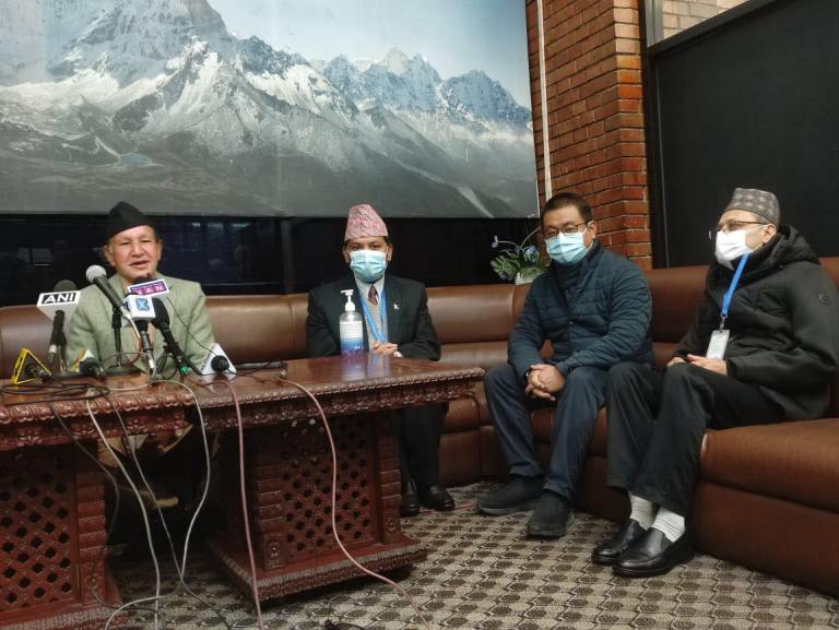 नेपाली जनताका तर्फबाट झन्डै १२ टन मानवीय सहायता बोकेर परराष्ट्र मन्त्रालय नेतृत्वको टोली अफगानिस्तान उड्यो