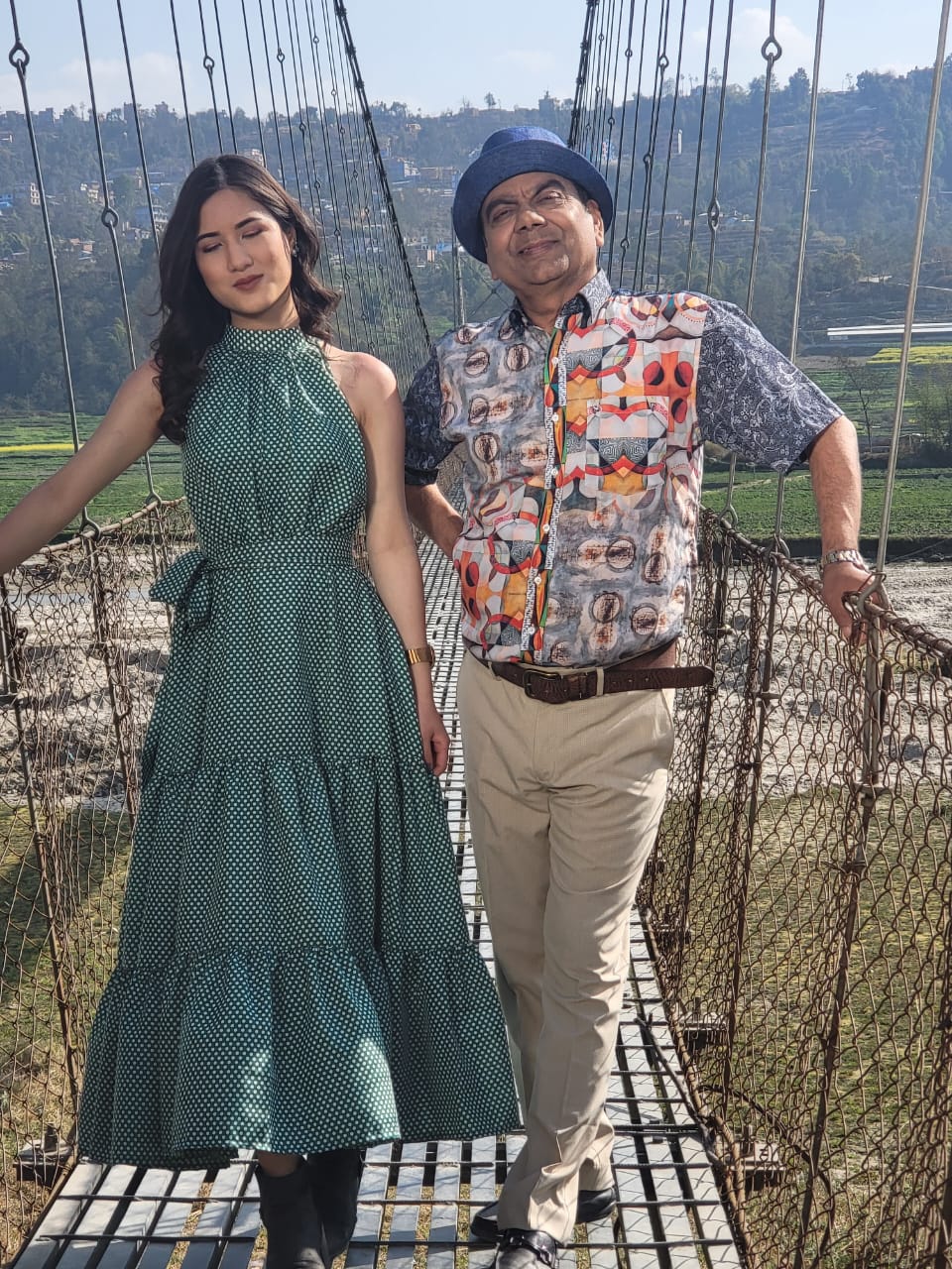 सुरुदेखिअन्तिम सम्म एउटै झोलुङ्गे पुलमा कीर्तिमानी गीतकार डा. डीआर उपाध्यायको गीत छायांकन