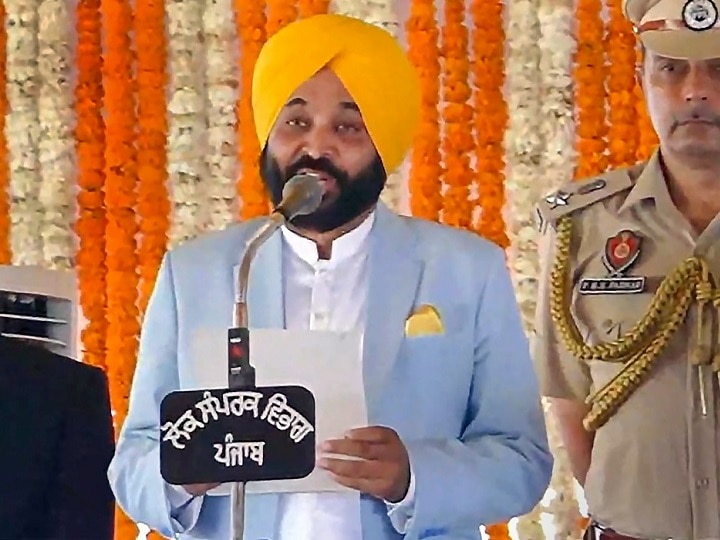 भगवन्त मानले बुधवार पन्जाबको मुख्यमन्त्री पद तथा गोपनीयताको शपथ लिए
