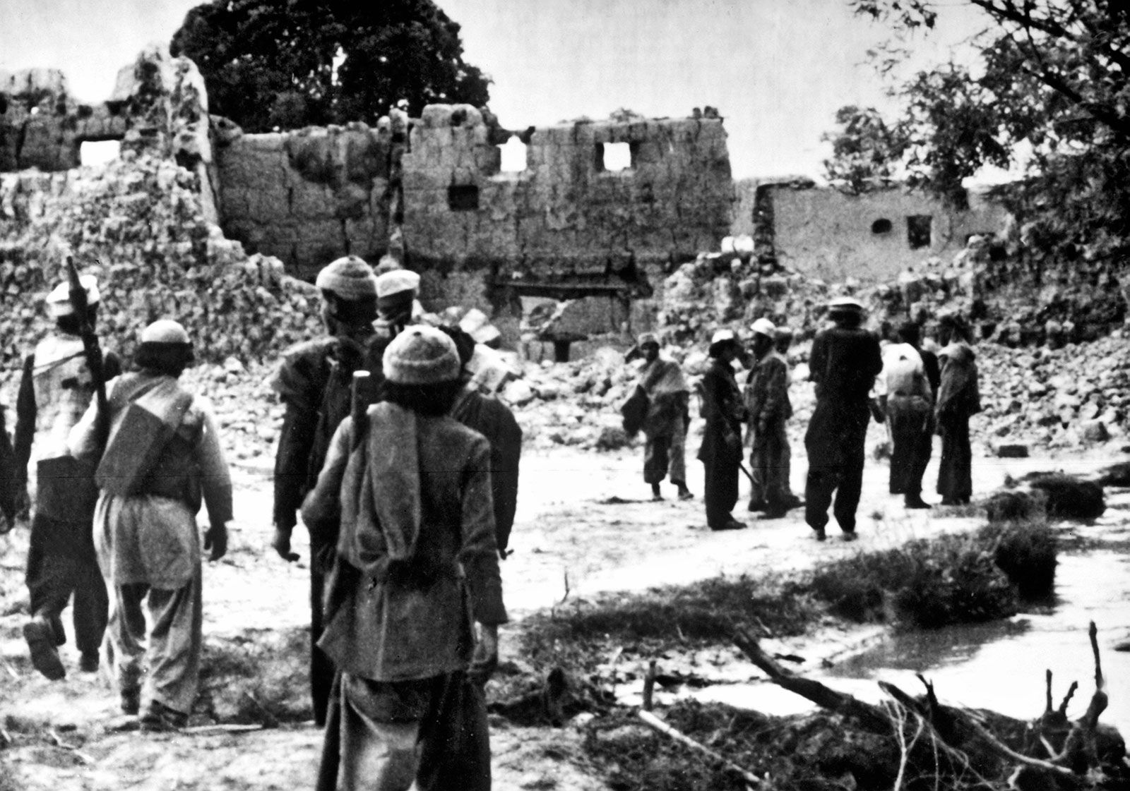 अफगानिस्तानमा बुधबार एक मिनिबस र मस्जिदमा भएको चार विस्फोटमा परी कम्तिमा १२ जनाको मृत्यु