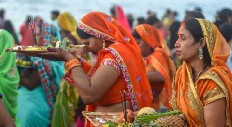 मिथिलाञ्चलमा आज बिहान उदाउँदो सूर्यलाई अघ्र्य दिँदै चैतेछठ सम्पन्न