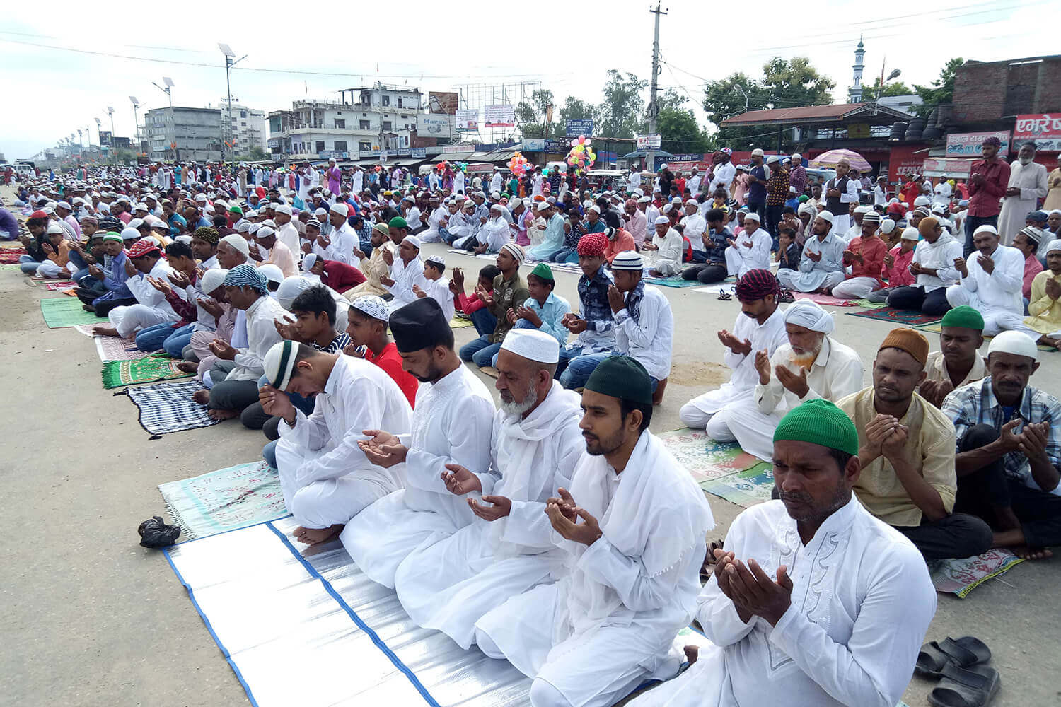 इस्लाम धर्मावलम्बीहरुको पर्व ईद उल फित्र आज मनाईदै,देशभर सार्वजनिक बिदा