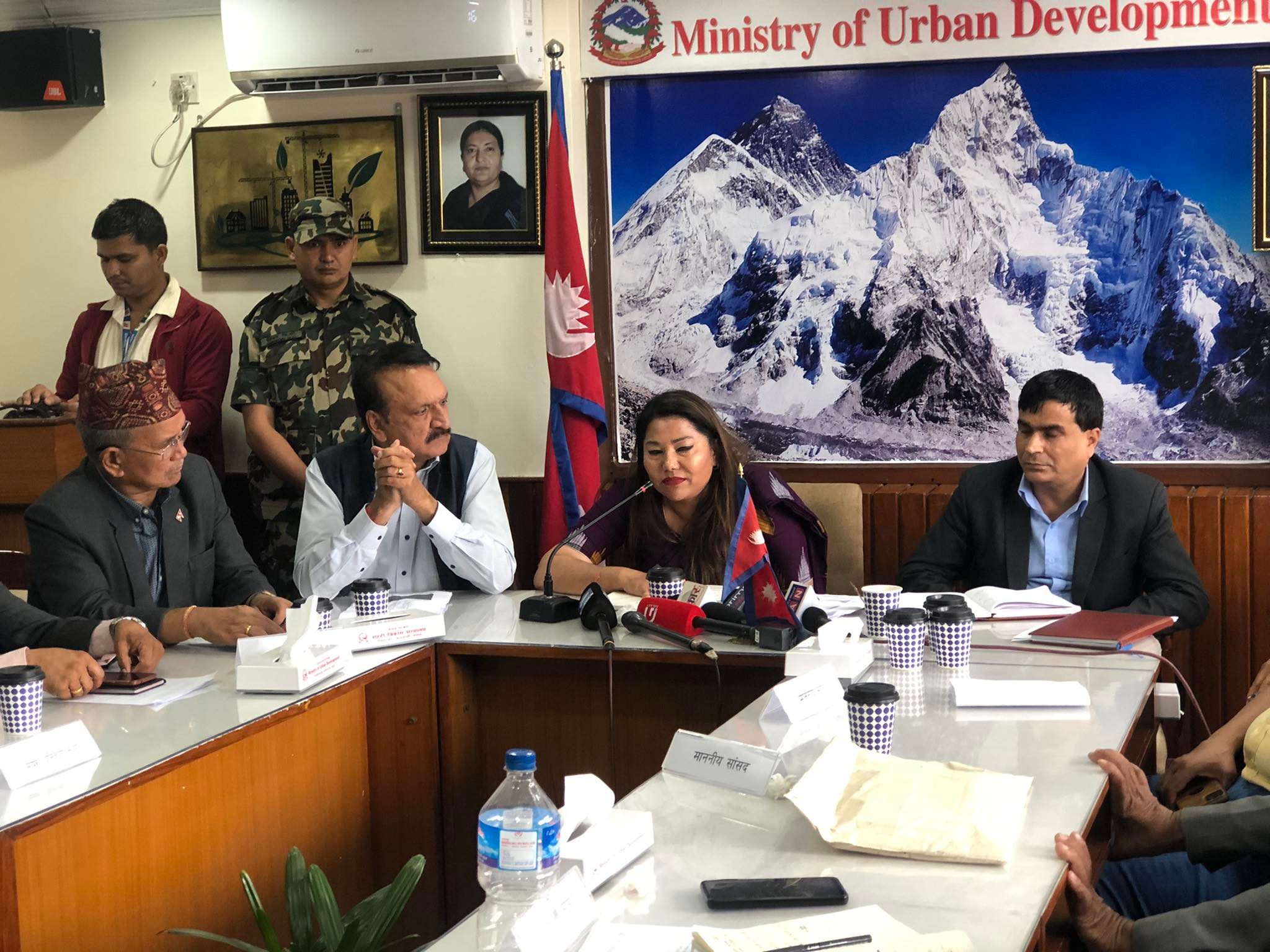 उपत्यकाको फोहोर व्यवस्थापनको सम्बन्धमा सहरी विकास मन्त्रालय र स्थानीयबीचको वार्ता सकियाे,बेलुका फेरि वार्तामा बस्ने