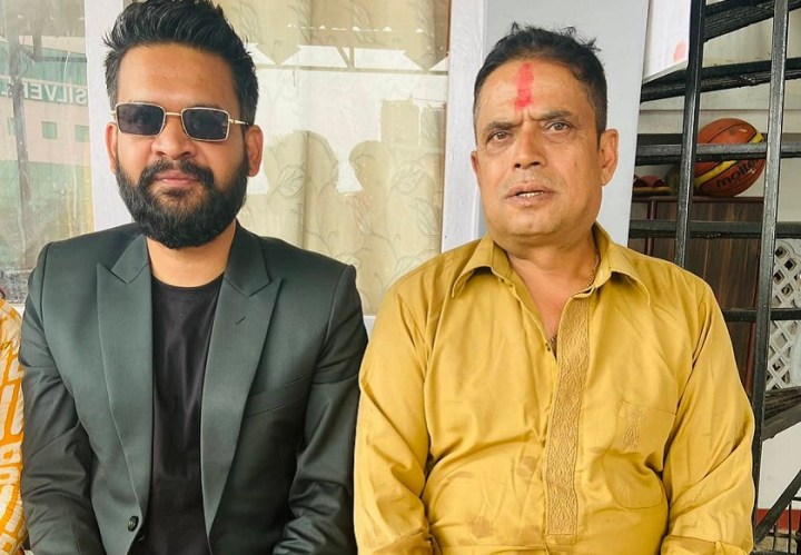 मेयर बालेन शाहले वडा नम्बर १६ का वडा अध्यक्ष मुकुन्द रिजाललाई भेटे