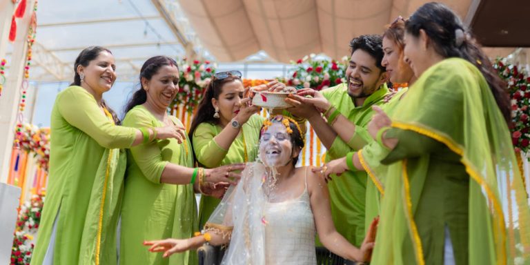 नीताले हल्दी समारोहको तस्बिरहरुलाई ‘फाइनल्ली गट मेहेन्दी’ भन्दै सामाजिक सञ्जालामा सार्वजनिक