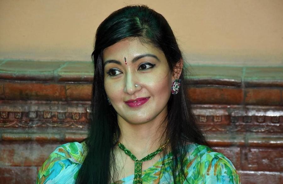 पूर्वयुवराज्ञी हिमानी शाह रूघा र ज्वरोसहित घाँटीमा समस्या आएपछि बुधबार साँझ मेडिसिटी अस्पताल भर्ना