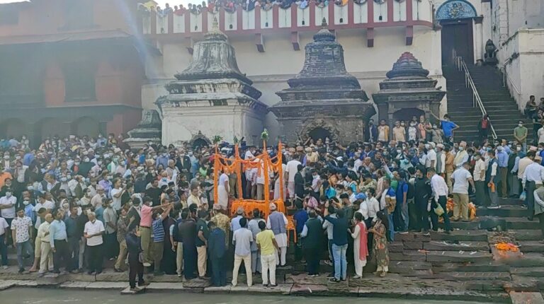 नेपाली कांग्रेसका दिवंगत नेता प्रदीप गिरिको पशुपति आर्यघाटमा अन्तिम बिदाइ