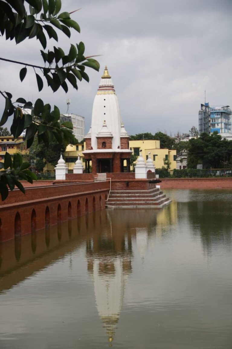 काठमाडौँको रानीपोखरीको बीचमा रहेको बालगोपालेश्वर मन्दिर आज बिहानैदेखि खुला