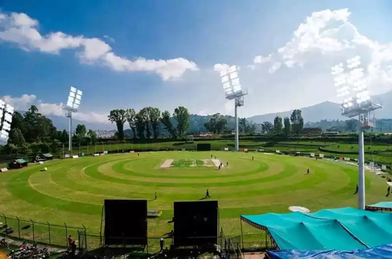 किर्तिपुरस्थित टियु क्रिकेट मैदानमा फ्लड लाइट जडान
