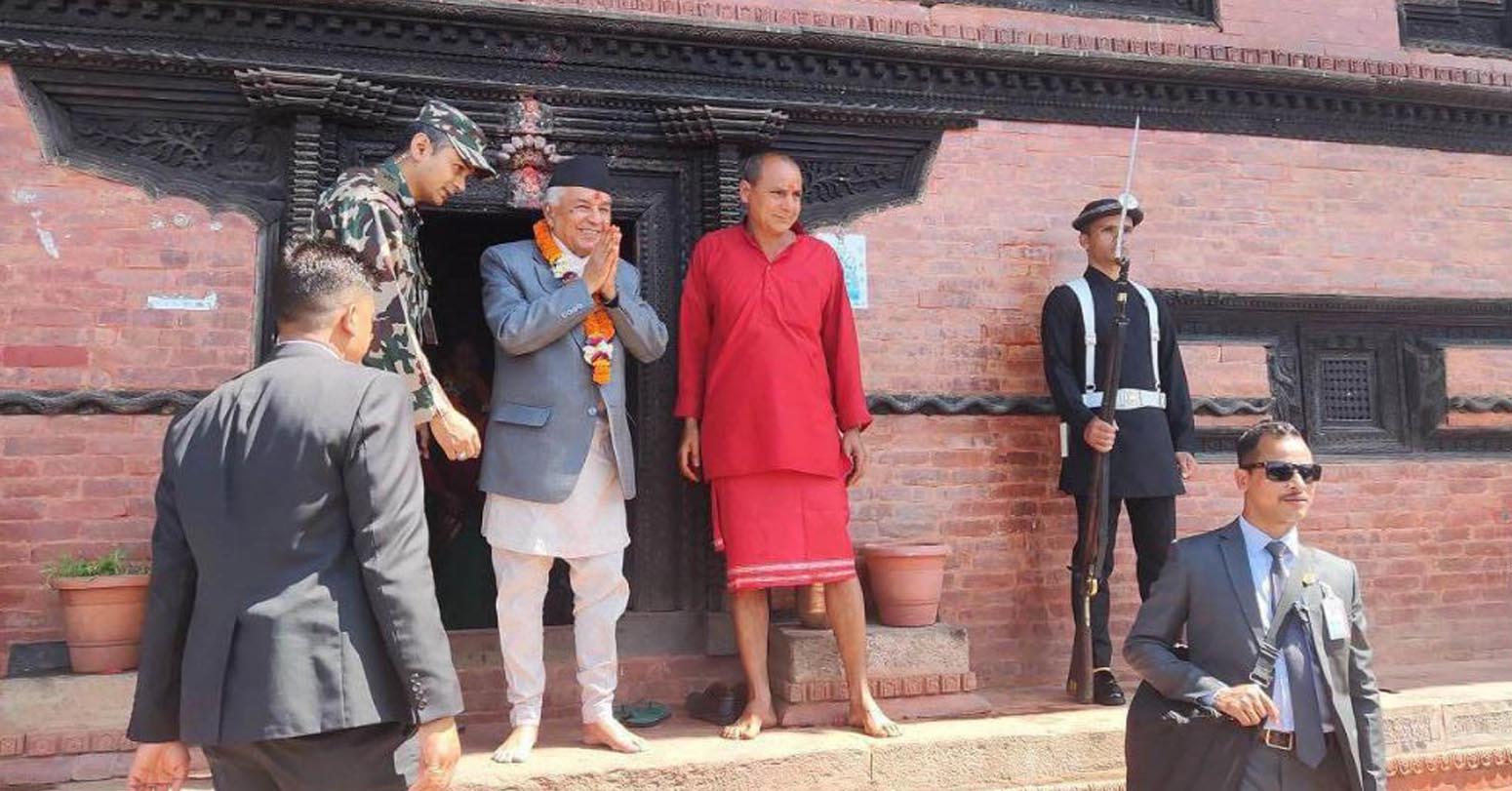 राष्ट्रपति रामचन्द्र पौडेलले गोरखकाली मन्दिर र गोरखनाथ मन्दिरमा पूजाअर्चना