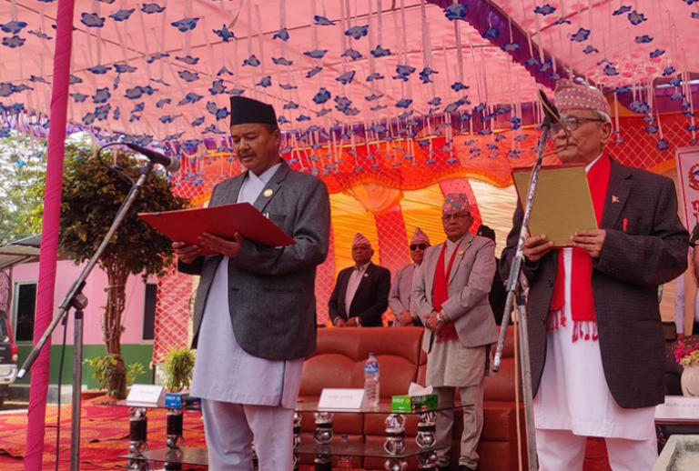 लुम्बिनी प्रदेश र गण्डकी प्रदेशका नवनियुक्त मुख्यमन्त्रीले शपथ लिए