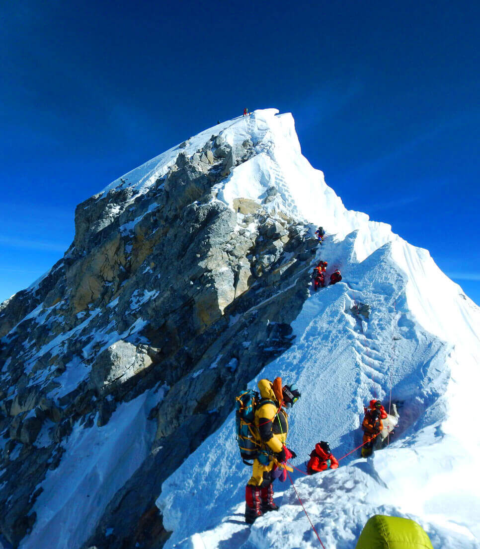 सगरमाथा आरोहणका क्रममा हिमपहिरोमा परी ३ जनाको मृत्यु