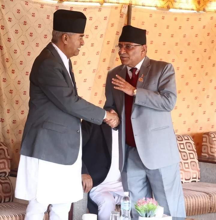 प्रधानमन्त्री तथा माओवादी केन्द्रका अध्यक्ष पुष्पकमल दाहाल प्रचण्ड, कांग्रेस सभापति शेरबहादुर देउवाविच नयाँ सरकार गठन गर्ने विषयमा छलफल