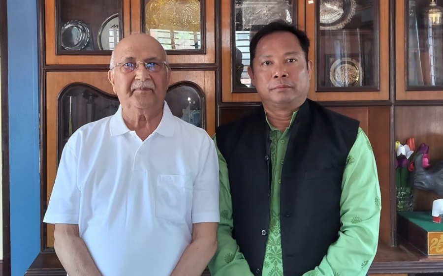 एमाले अध्यक्ष ओली र नागरिक उन्मुक्ति पार्टीका संरक्षक  रेशम चौधरीबीच भेटवार्ता