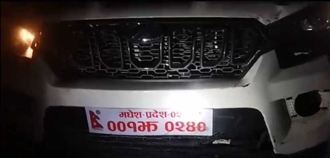 सर्लाहीमा मधेश प्रदेशका मन्त्रीको गाडीले ठक्कर दिँदा तीनजना युवा गम्भीर घाइते