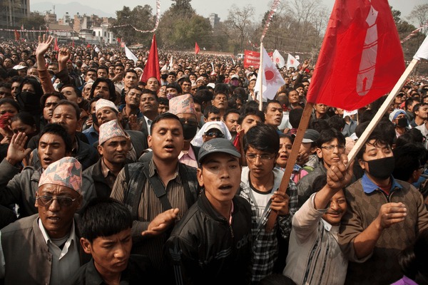 नेकपा एमालेले १९ दिन अघि मध्यपहाडी राजमार्गमा सुरु गरेको  समृद्धि संकल्प यात्राको आज अन्तिम दिन यात्रा टोली पूर्वी विन्दु चिवाभञ्ज्याङमा पुग्दै