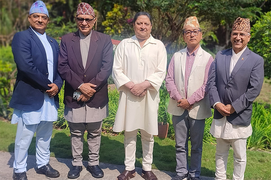 पूर्वराजा ज्ञानेन्द्र शाह र राष्ट्रिय प्रजातन्त्र पार्टी(राप्रपा)का शीर्ष नेताहरुबीच भैरहवामा भेटवार्ता
