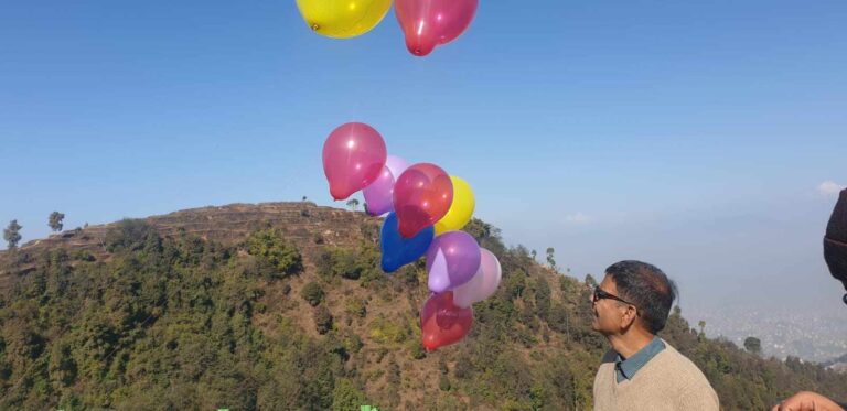 विश्व कीर्तिमानी  गीतकार तथा उपन्यासकार डा.डी .आर उपाध्यायद्वारा ‘हट एयर बेलुन’मार्फत आफ्ना गीत सार्वजनिक