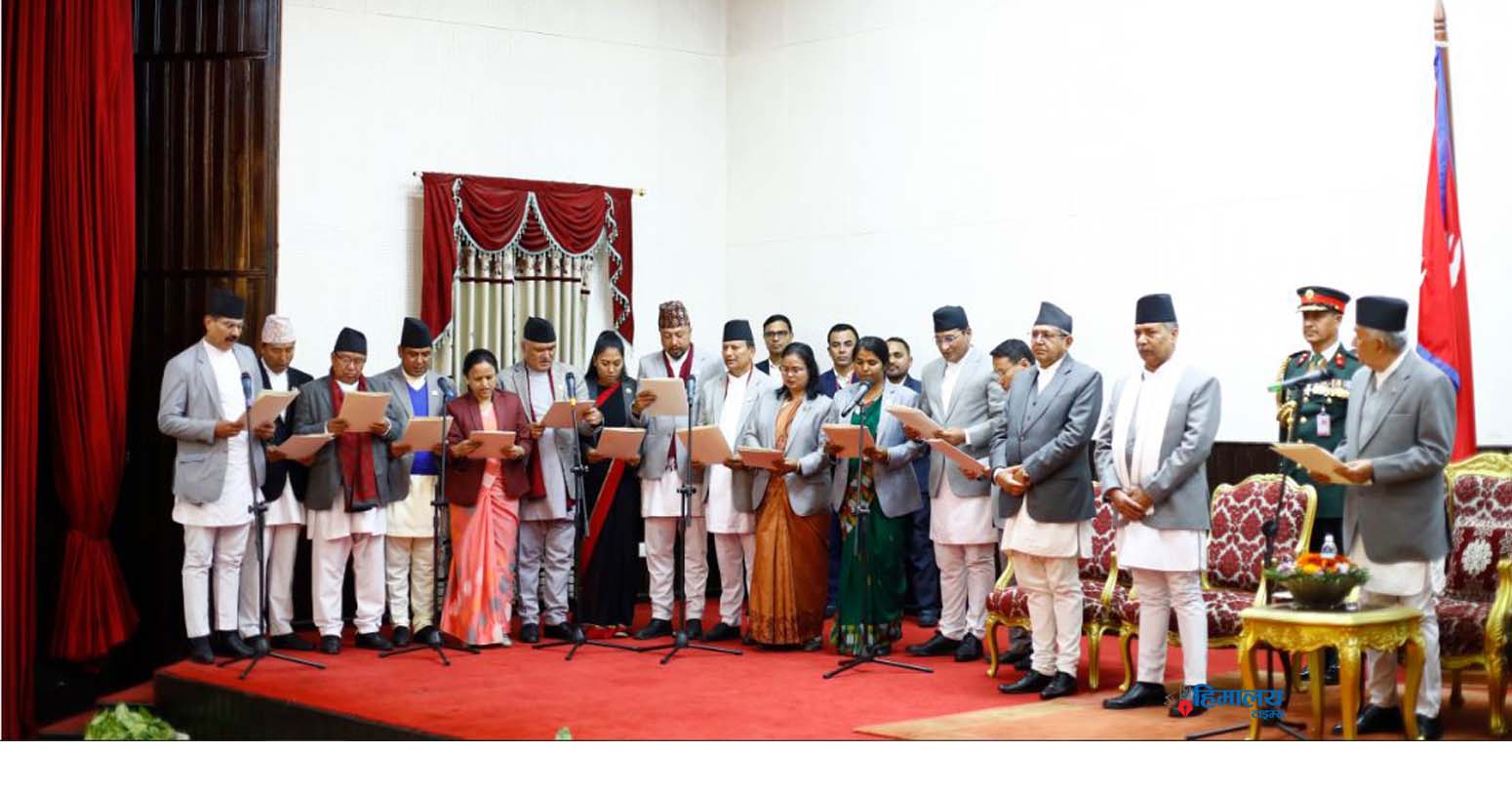 सरकारका नवनियुक्त मन्त्रीहरुले पद तथा गोपनियताको शपथ लिए