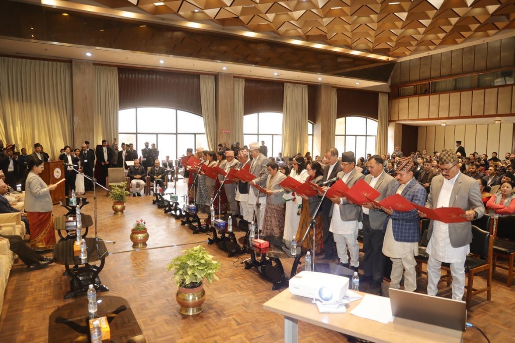 राष्ट्रिय सभाका १९ जना नवनिर्वाचित सांसदहरूले आज शपथ लिए